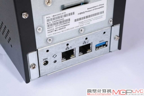 尾部具备双1000Mb/s RJ-45接口，和一个USB 3.0接口。其中双1000Mb/s RJ-45接口具备聚合链路技术，能明显提升网络传输性能。